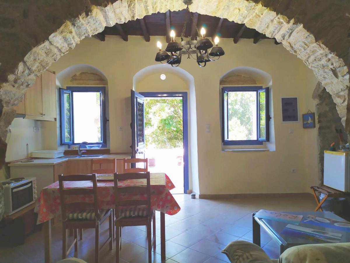 Traditional Family House, Ground Floor With Yard Koronos Exterior foto